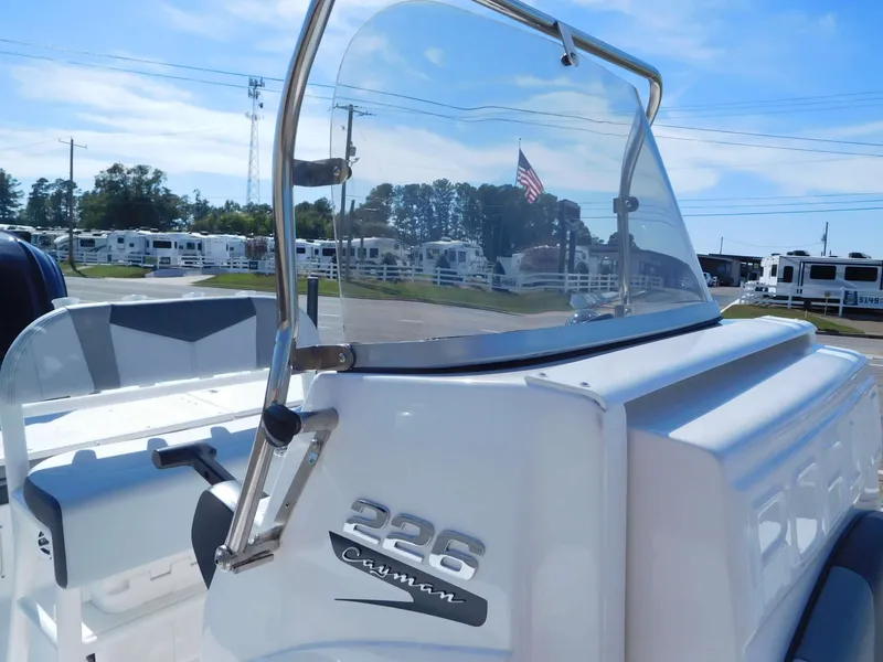 Slide: The Image of Robalo 226 Cayman 2027 - 11