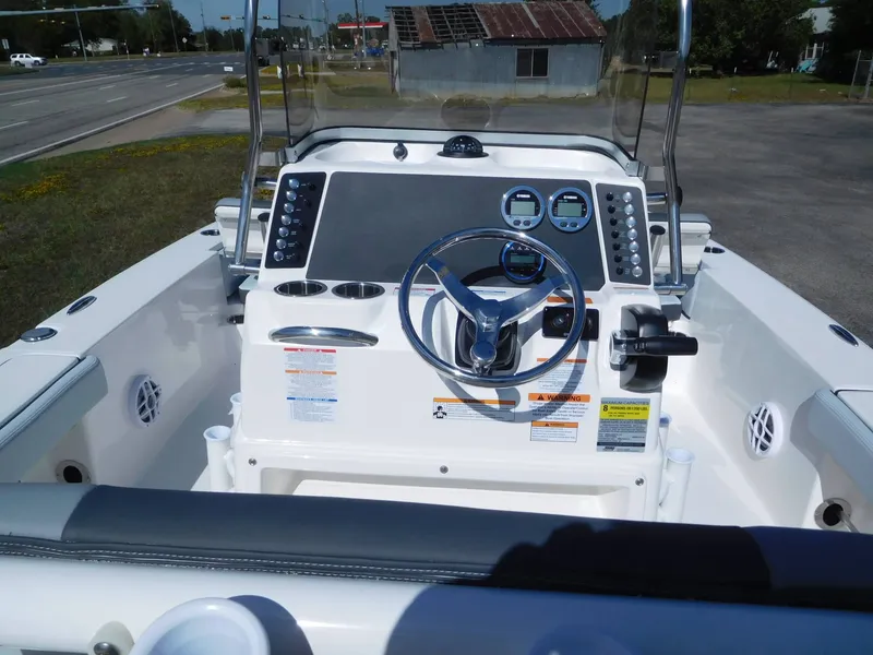 Slide: The Image of Robalo 226 Cayman 2027 - 21