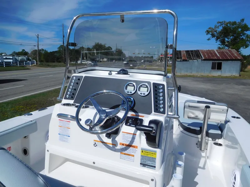 Slide: The Image of Robalo 226 Cayman 2027 - 10
