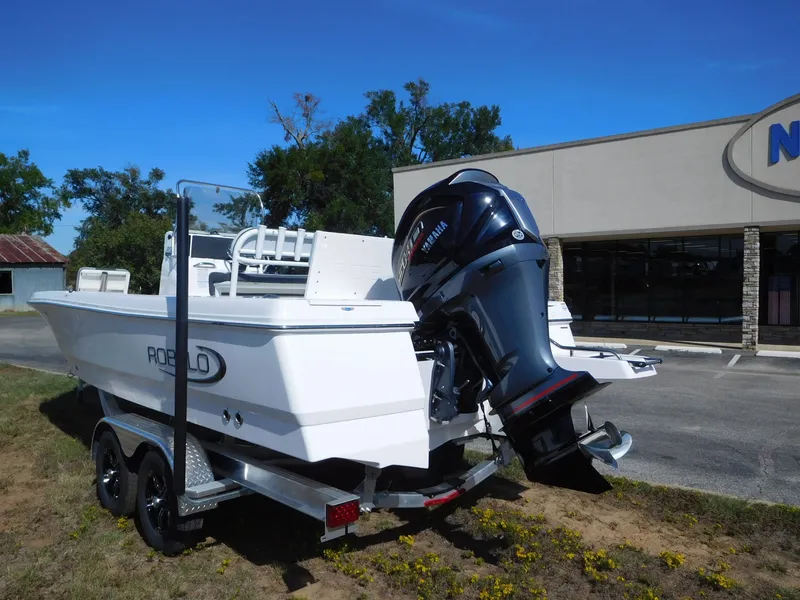 Slide: The Image of Robalo 226 Cayman 2027 - 4