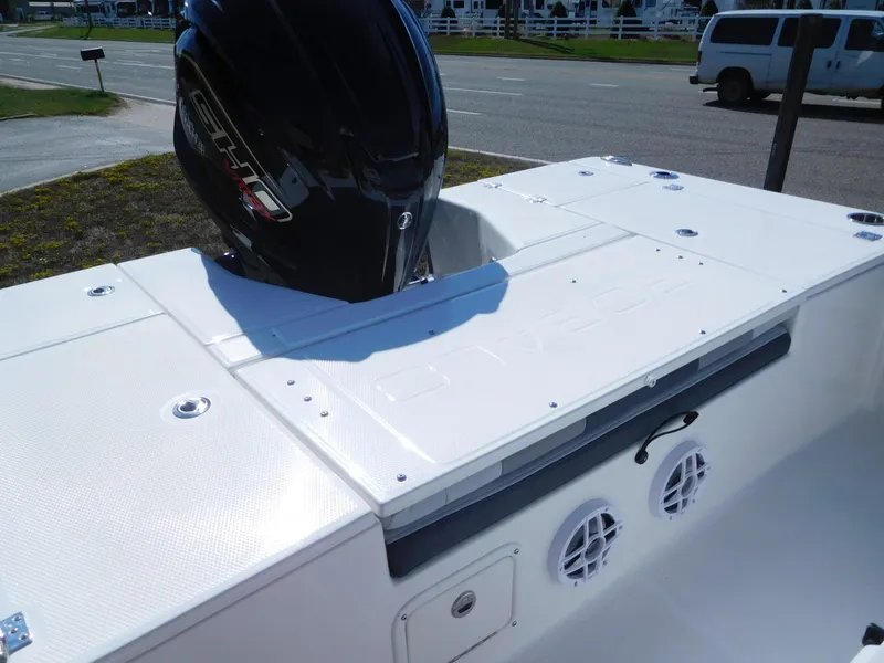 Slide: The Image of Robalo 226 Cayman 2027 - 7