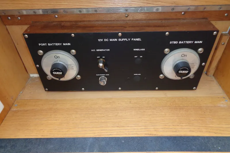 Slide: The Image of 1994 Bertram 30 Moppie 12V DC supply panel with battery controls and generator switch. - 37