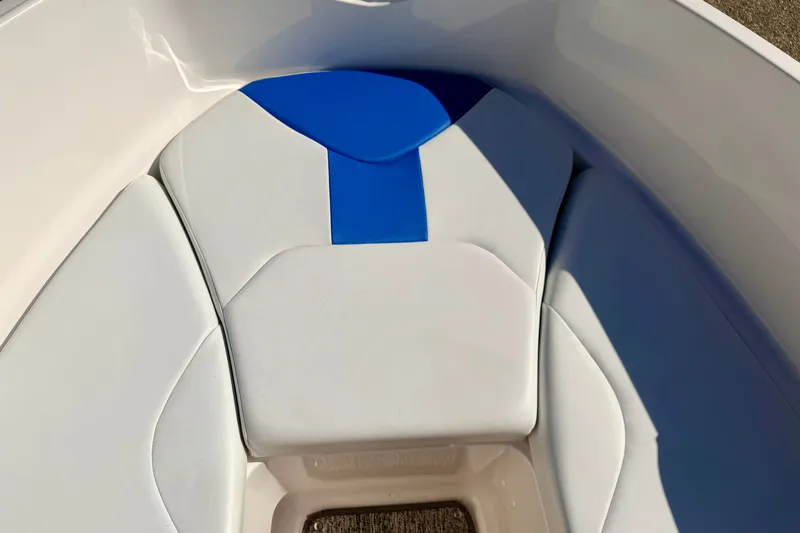 Slide: The Image of White and blue seating in a 2017 Chaparral 19 Sport H2O boat. - 61