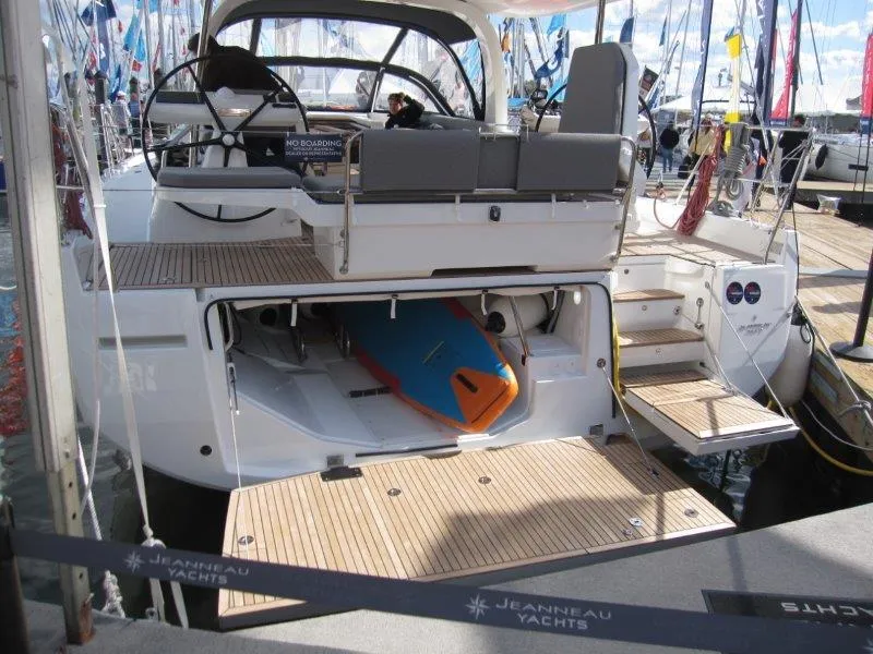 Slide: The Image of Jeanneau 60 2027 - 72