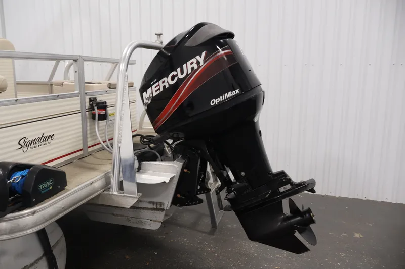 Slide: The Image of 2008 Sun Tracker Fishin' Barge 21 with Mercury OptiMax outboard motor. - 38