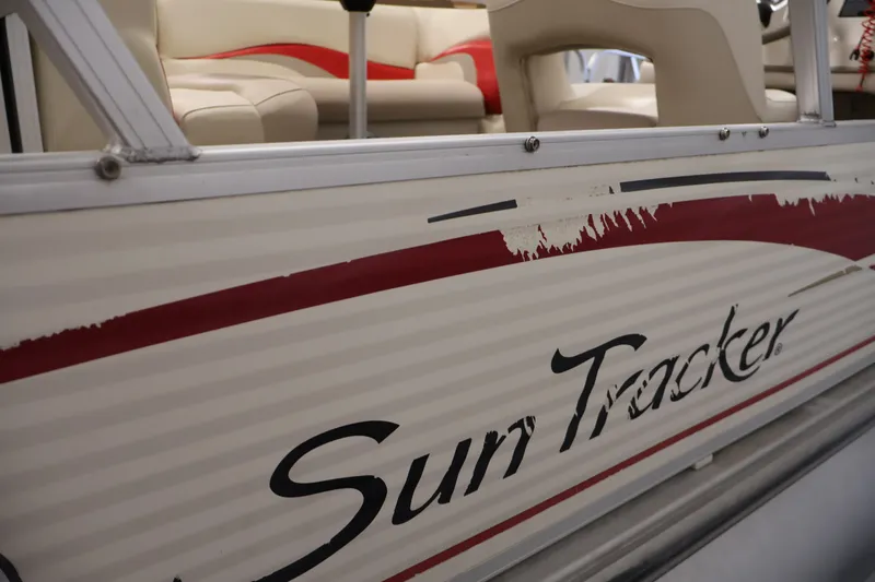 Slide: The Image of 2008 Sun Tracker Fishin' Barge 21 pontoon boat with beige and red interior. - 42