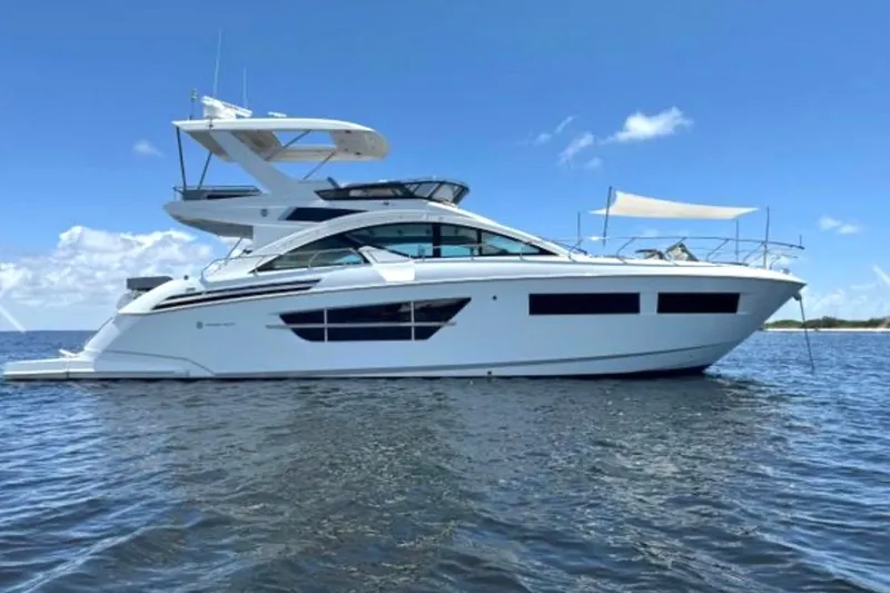 The Image of Cruisers 60 Fly 2021 - undefined