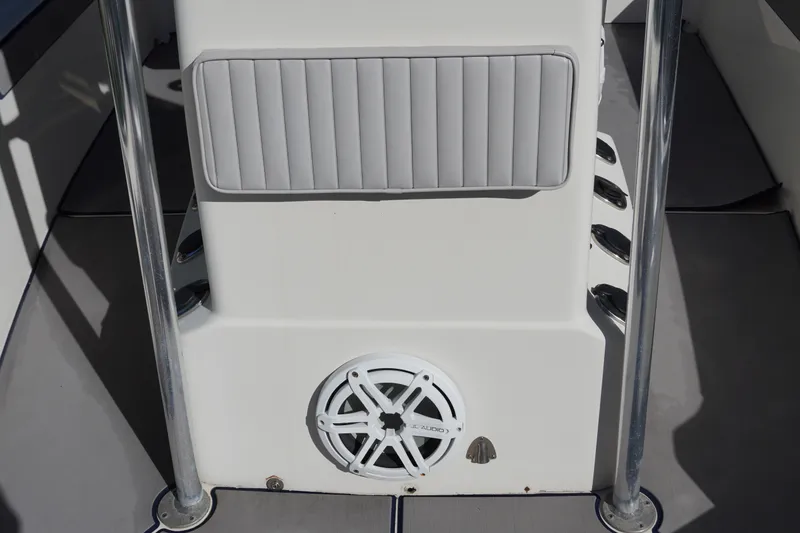 Slide: The Image of Center console of a 2000 Pathfinder 2200 V boat with speaker and rod holders. - 18