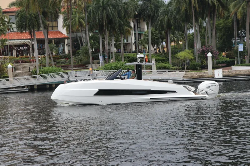 The Image of Astondoa 377 Coupe Outboard 2024 - undefined
