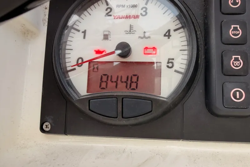 Slide: The Image of Tachometer display on 2015 Jeanneau Sun Odyssey 469, showing 844.8 hours. - 28
