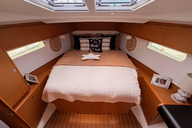 Slide: The Image of Luxurious cabin interior of 2015 Jeanneau Sun Odyssey 469 yacht with cozy bedding. - 61