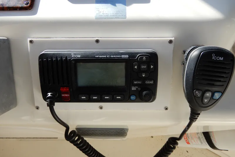 Slide: The Image of VHF marine radio on 2000 Sea Ray 380 Aft Cabin boat dashboard. - 30