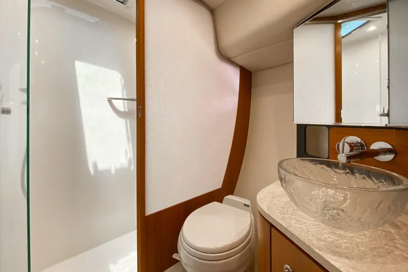 Slide: The Image of Tiara 4300 Sovran 2008 - 66