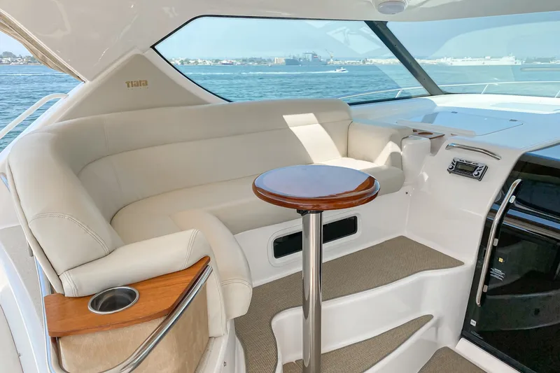 Slide: The Image of Tiara 4300 Sovran 2008 - 24
