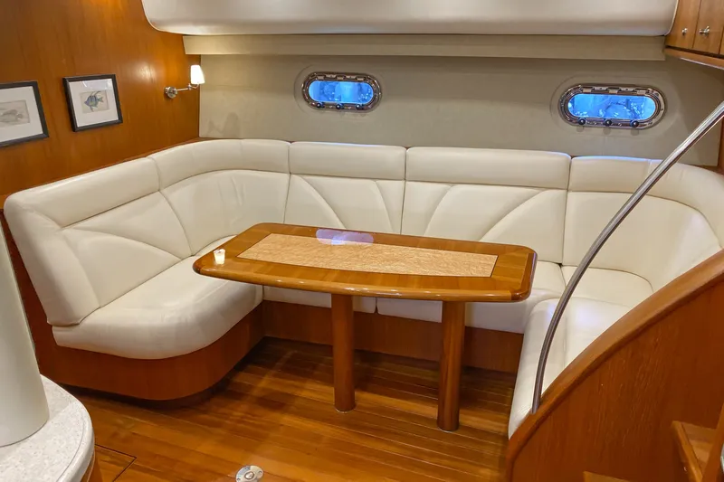 Slide: The Image of Tiara 4300 Sovran 2008 - 40