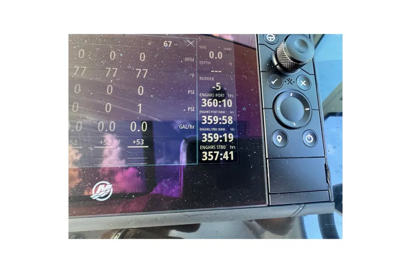 Slide: The Image of Dashboard display of a 2022 Formula 400 Super Sport Crossover boat. - 31