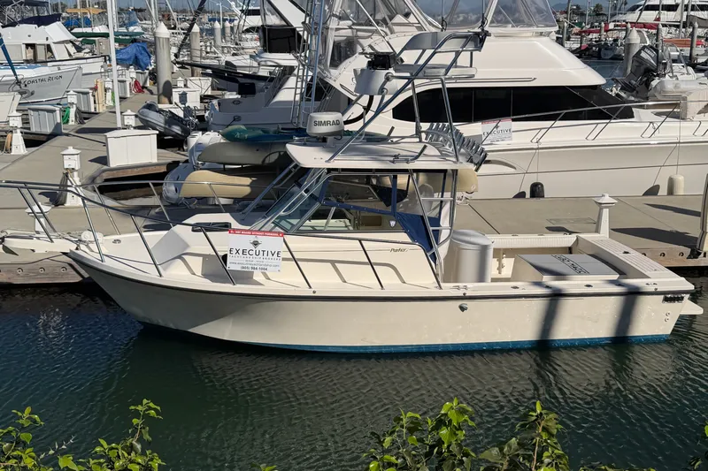The Image of 2001 Austin Parker 2510DV boat docked at marina, surrounded by other vessels. - 0