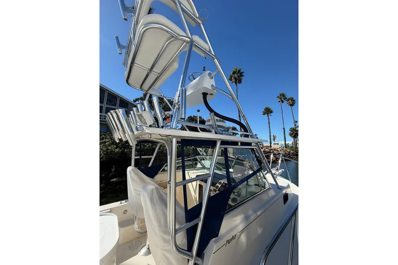 Slide: The Image of 2001 Austin Parker 2510DV boat with tower, docked under clear blue sky. - 5