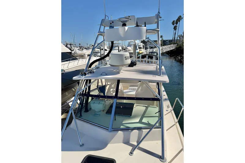 Slide: The Image of 2001 Austin Parker 2510DV boat docked in marina, featuring radar equipment and clear skies. - 20