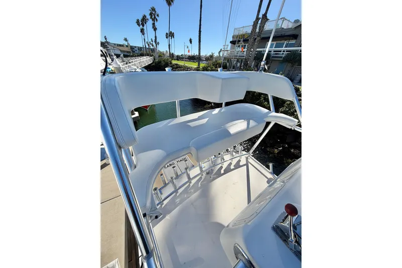 Slide: The Image of 2001 Austin Parker 2510DV boat seating area with palm trees in the background. - 24