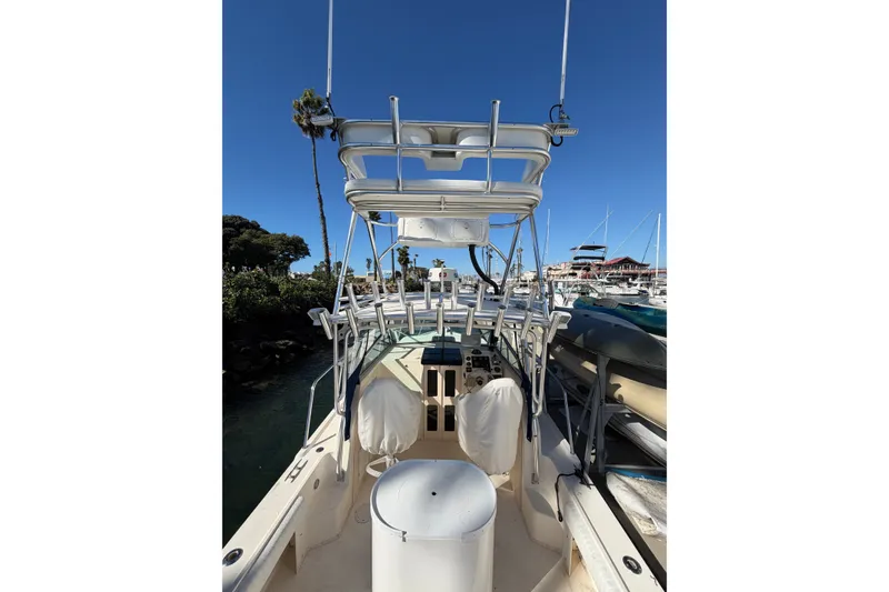 Slide: The Image of 2001 Austin Parker 2510DV boat docked at marina with clear blue sky. - 27