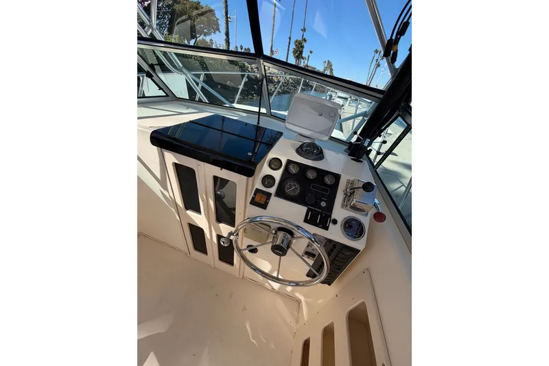 Slide: The Image of Helm of 2001 Austin Parker 2510DV boat with steering wheel and control panel. - 9