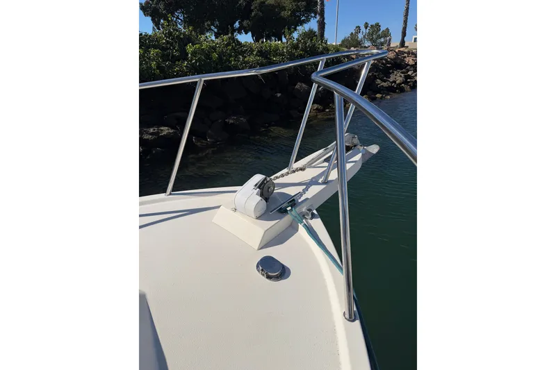 Slide: The Image of Bow of 2001 Austin Parker 2510DV boat with anchor and railing. - 19