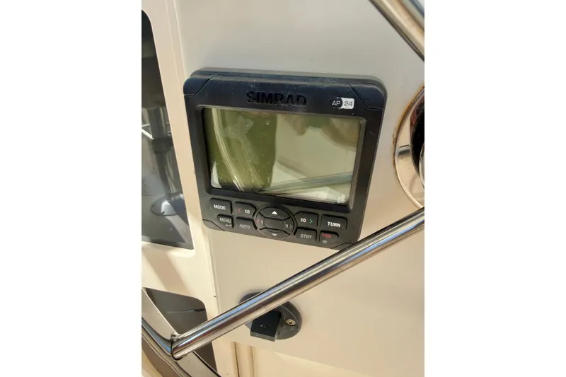 Slide: The Image of Simrad AP24 autopilot display on 2001 Austin Parker 2510DV boat. - 17