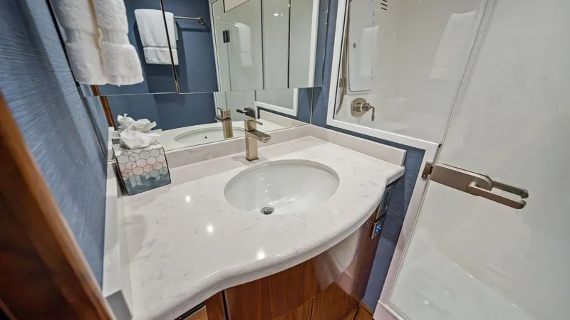Slide: The Image of Elegant Ensuite Bathroom - 15