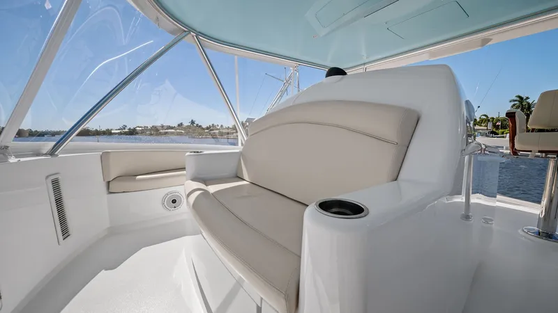 Slide: The Image of Flybridge Seating Area - 32