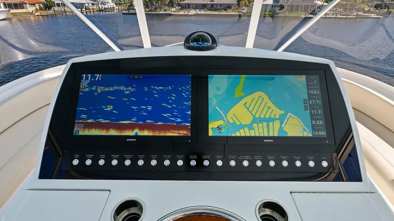 Slide: The Image of Flybridge Helm with Dual Displays - 28