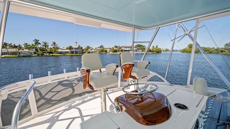 Slide: The Image of Flybridge Helm with Seating Area - 27