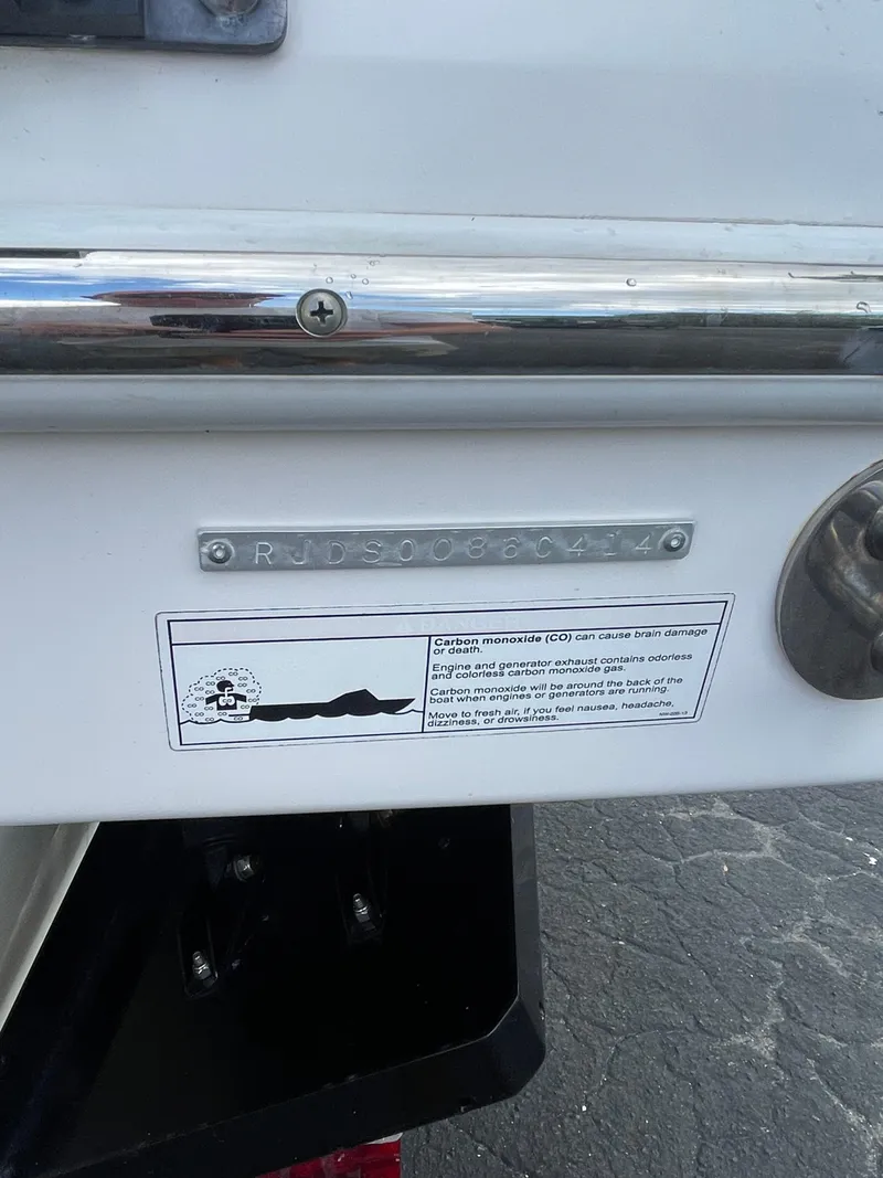Slide: The Image of 2014 Everglades 325 Center Console boat identification plate and warning label. - 8