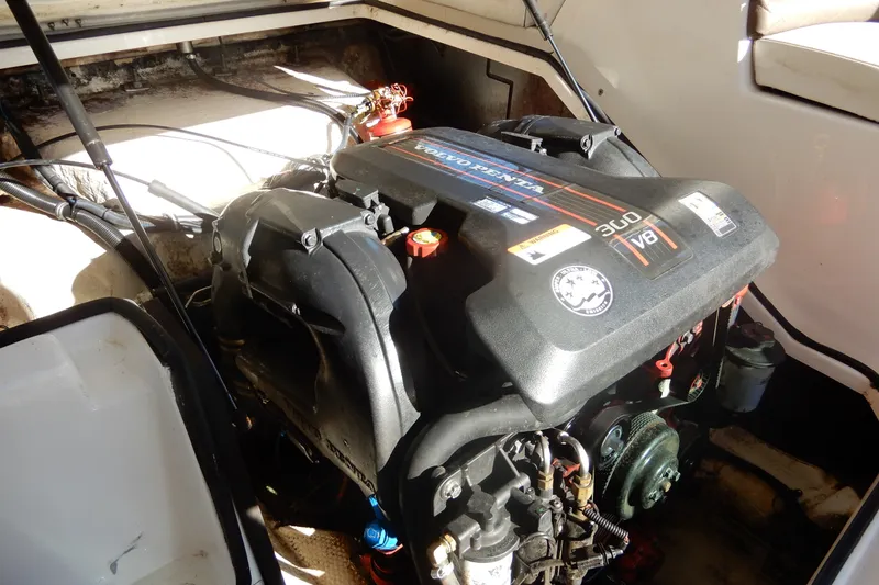 Slide: The Image of Volvo Penta 300 V8 engine in 2013 Regal 24 FasDeck boat. - 21