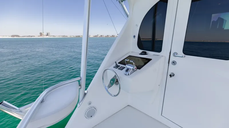 Slide: The Image of 2015 Viking 76 Enclosed Bridge- CHULA- Mezzanine - 44