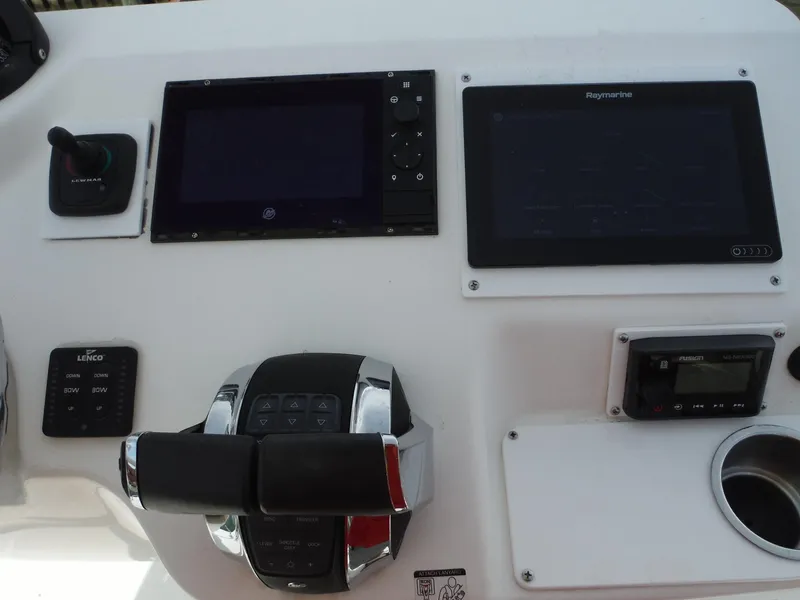 Slide: The Image of Boston Whaler 370 Outrage 2014 - 51