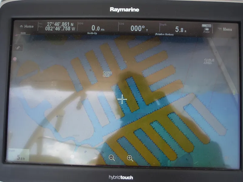 Slide: The Image of Raymarine-Navigationssystem auf einem Boston Whaler 370 Outrage von 2014. - 39