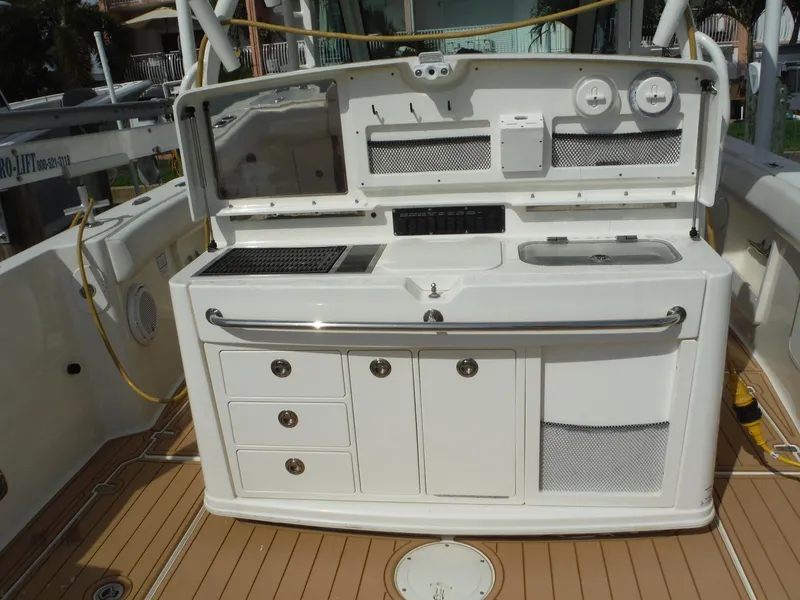 Slide: The Image of Boston Whaler 370 Outrage 2014 - 66