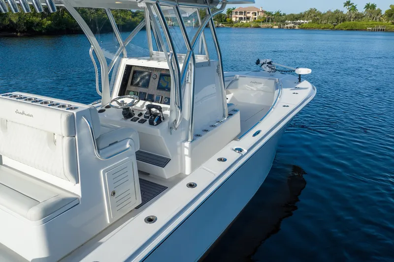 Slide: The Image of 2023 SeaHunter 28 Floridian boat on calm water, featuring sleek design and advanced navigation system. - 26