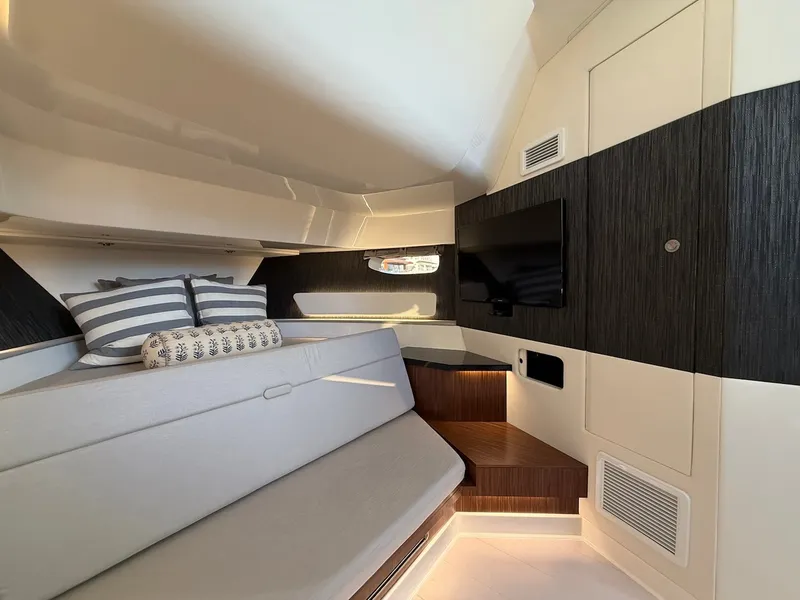 Slide: The Image of Sea Ray Sundancer 370 Outboard 2022 - 51