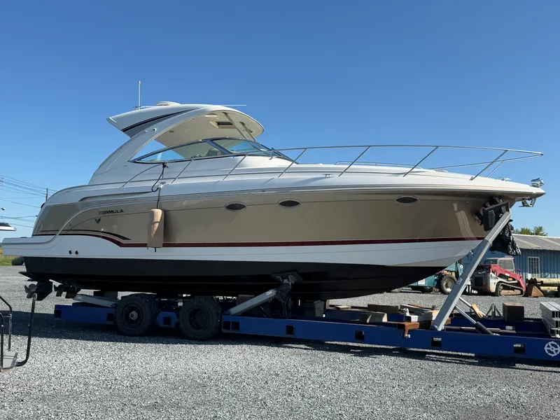 Slide: The Image of 2009 Formula 34 Performance Cruiser on a trailer, featuring sleek design and curved roof. - 3