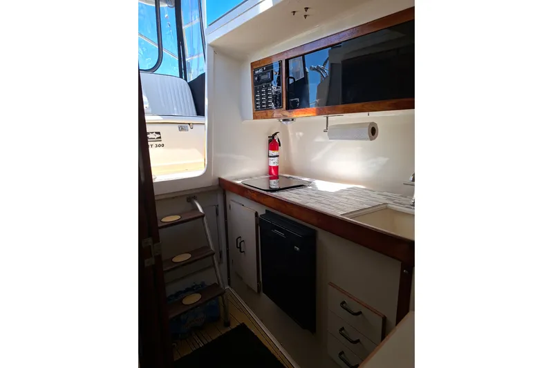 Slide: The Image of Interior of 1992 Luhrs Tournament 300 boat with kitchenette and fire extinguisher. - 22