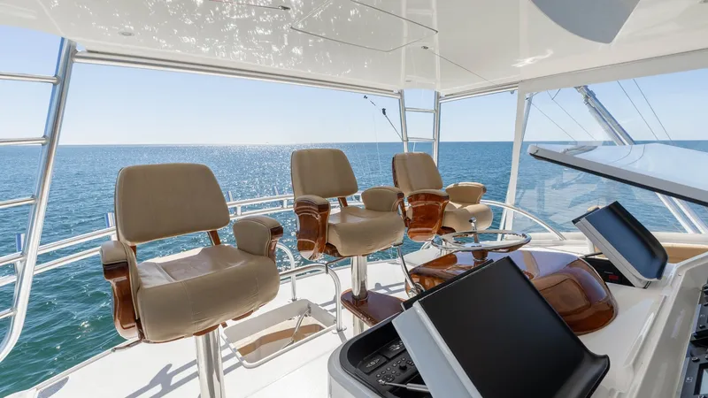 Slide: The Image of Flybridge with Helm Seating - 32