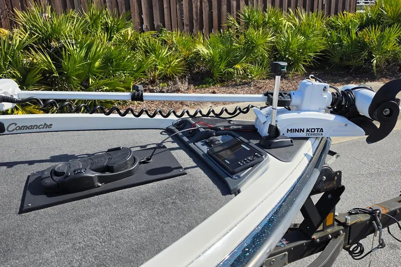 Slide: The Image of 2009 Ranger 208 VX boat with Minn Kota Terrova trolling motor and control panel. - 4
