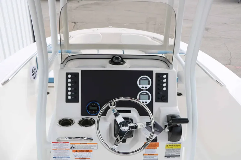 Slide: The Image of Robalo R200 Center Console 2027 - 51