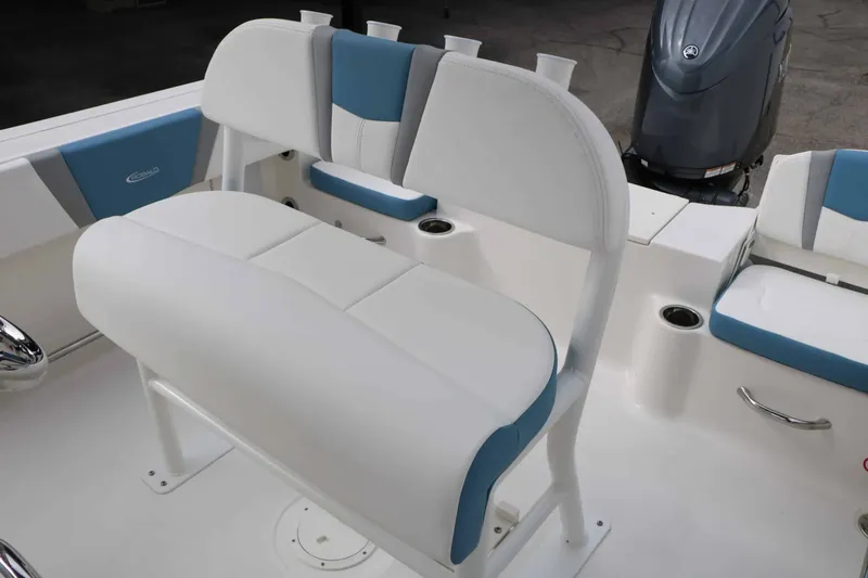 Slide: The Image of Robalo R200 Center Console 2027 - 54