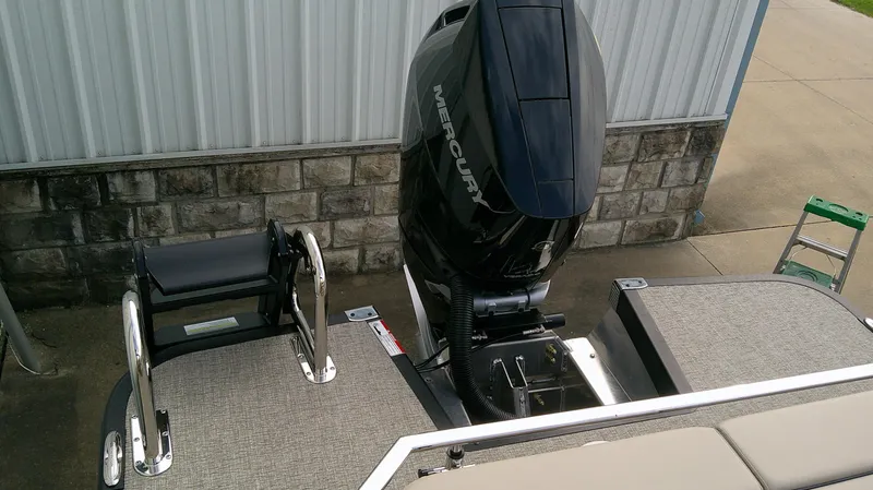 Slide: The Image of The image shows the rear of a Bennington 25 QXSBA boat with a Mercury outboard motor. - 15