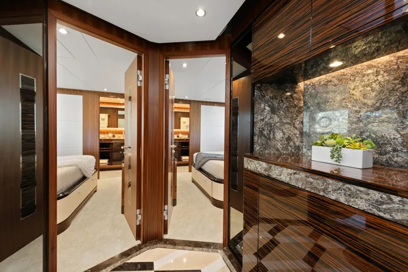 Slide: The Image of Luxuriöser Innenraum einer Ocean Alexander 36L Yacht mit eleganten Holzakzenten und moderner Beleuchtung. - 28