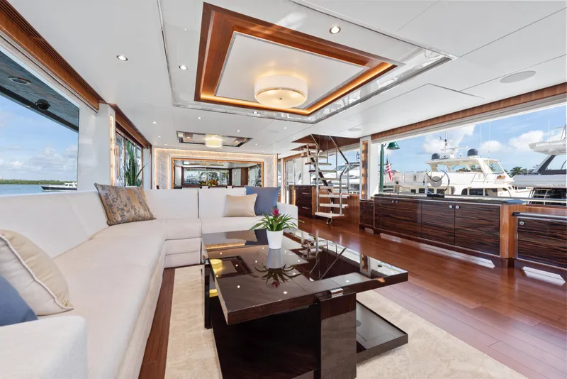 Slide: The Image of Luxuriöser Salon der Ocean Alexander 36L von 2021 mit eleganten Möbeln und großen Fenstern. - 14
