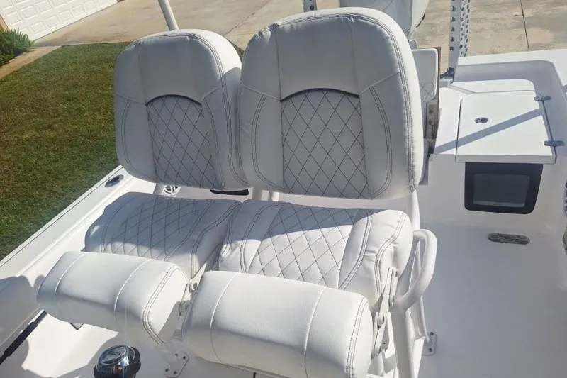 Slide: The Image of White leather seats on a 2022 Sportsman Masters 247OE Bay Boat. - 7